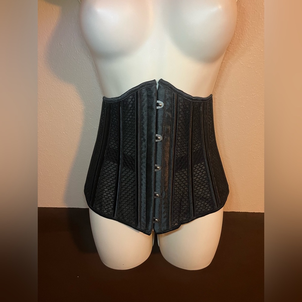Corsets - image 2